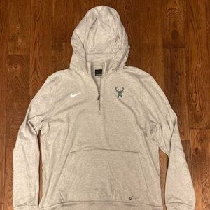 Men’s Medium Greg Norman 1/4 zip hoodie Milwaukee Bucks Nike long sleeve gray